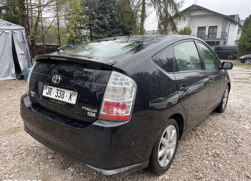 Toyota Prius cena 24500 przebieg: 205000, rok produkcji 2008 z Zielonka małe 232